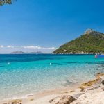 Pushime në Palma de Mallorca – Playa de Formentor me det të kristaltë dhe plazh mesdhetar